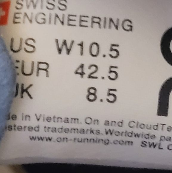 On Cloud running sneakers Cloudvista women's size 10.5. - Picture 2 of 10